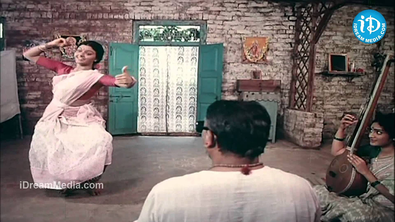 Koluvai Vunnade Song   Swarnakamalam Movie  Venkatesh  Venkatesh  Ilayaraja