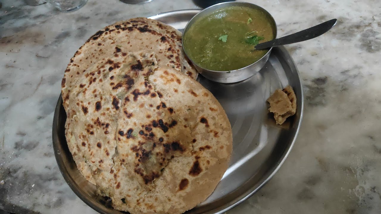 विशेष आलू का पराठा घर पर जरूर ट्राई करें। काफी स्वादिष्ट और दिखने में भी काफीअच्छा है।#cooking#food 