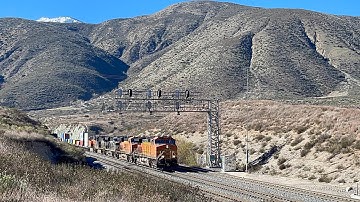 BNSF Norfolk Southern Power Long Heavy Intermodal Up Steep Cajon Pass Grade! 4KHDR 1-5-22