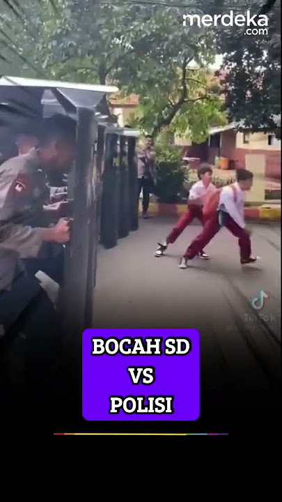 Adu Kuat Rombongan Bocah SD Vs Barikade Polisi #merdekadotcom #polisiindonesia