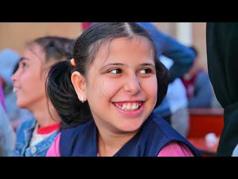 ماريا قحطان مع الأطفال المرضى بالتوحد