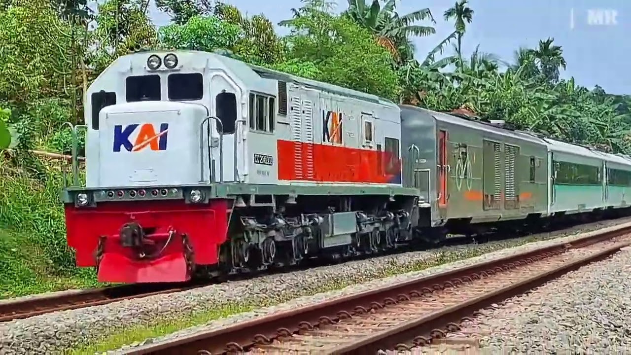 KERETA API PANJANG‼️ HUNTING 33 KERETA API NGEBUT DI PERLINTASAN MENIKUNG