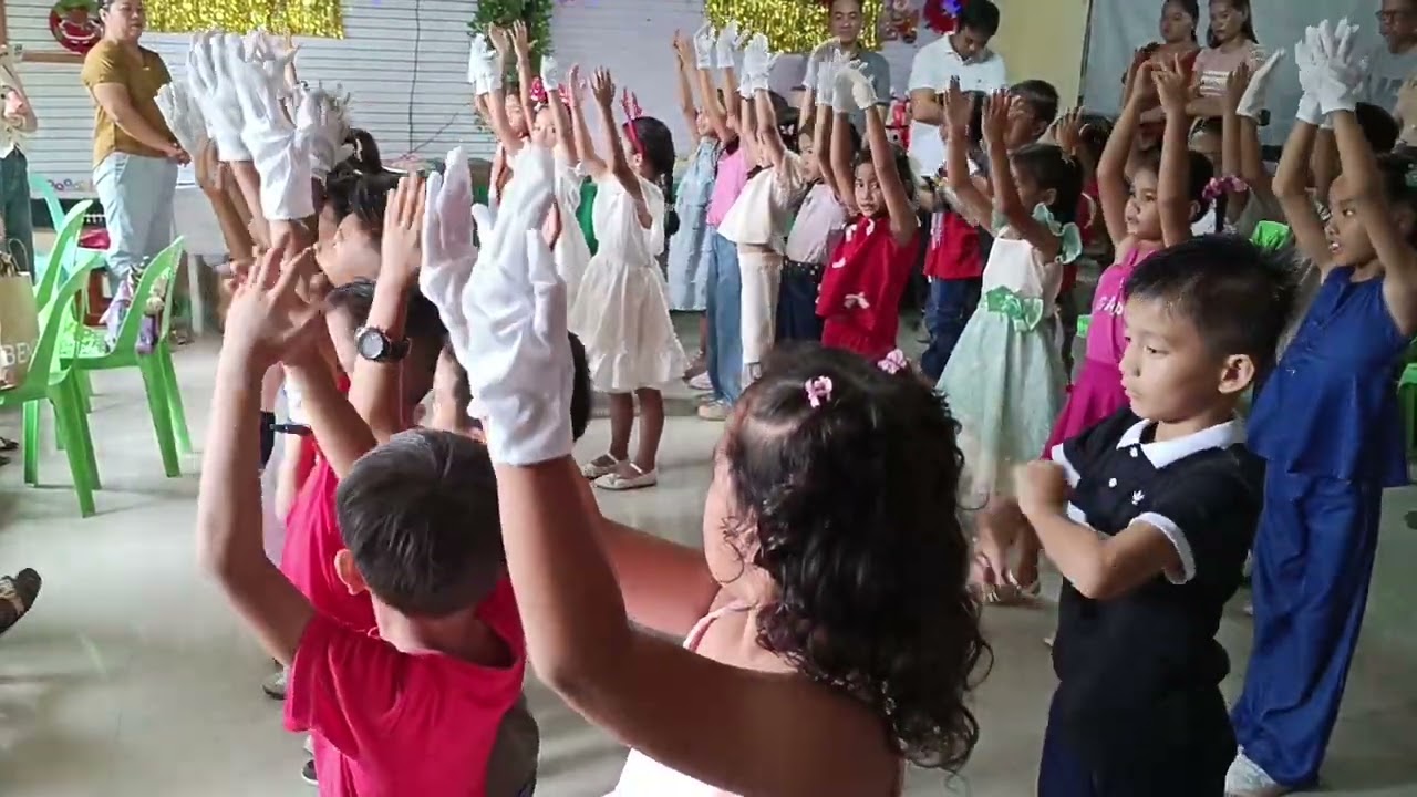 Beautiful sing. Christmas Party. 