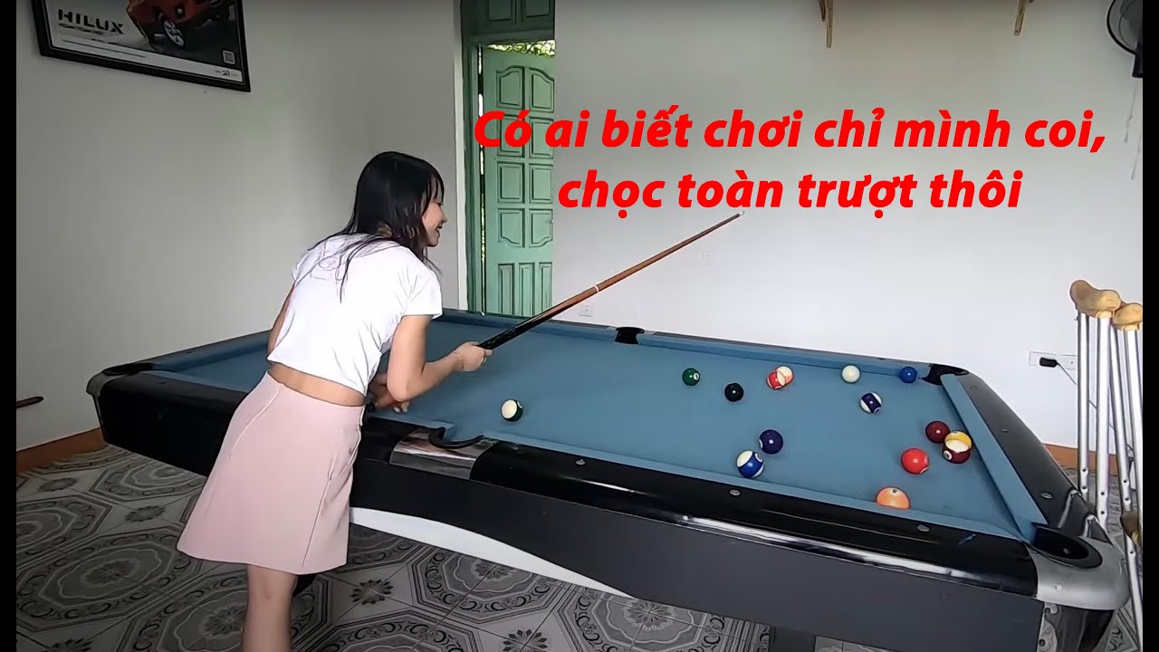 Cặp đôi lính chì - chơi bi-a lần đầu tiên