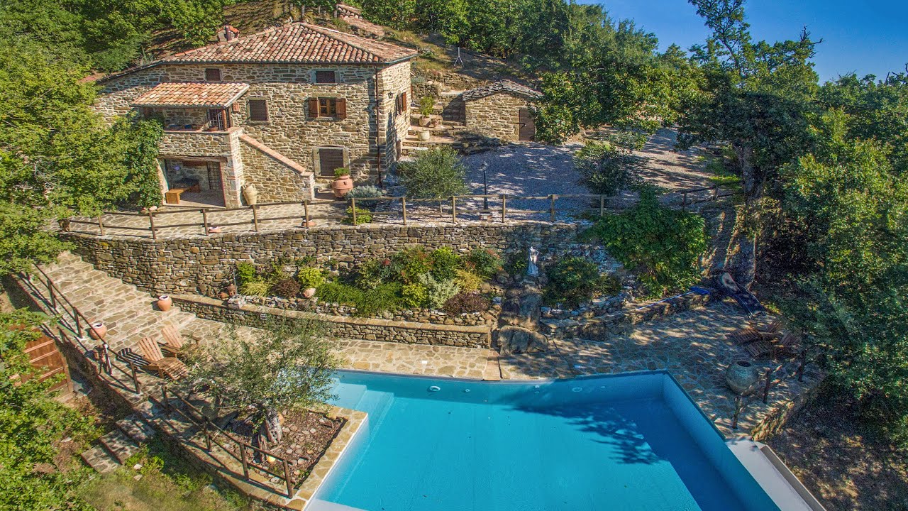 RESTORED FARMHOUSE IN TUSCANY, CORTONA