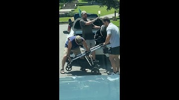 How many Dads to collapse a Stroller! 🤣