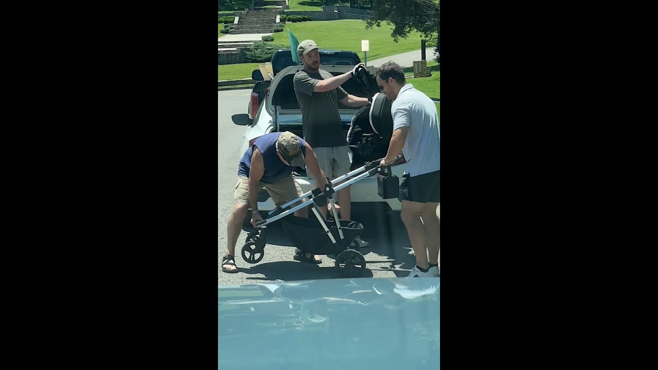 Сколько пап развалили коляску! 🤣
