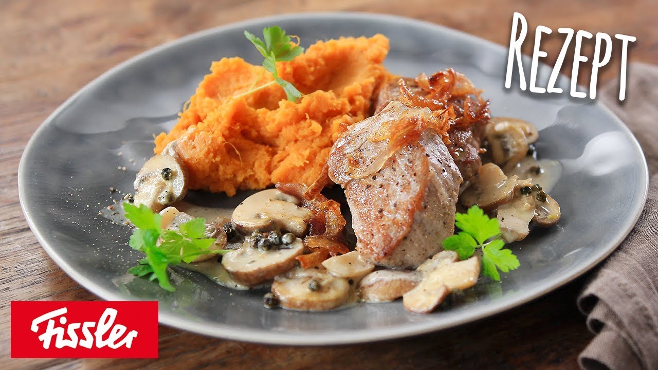 Zarte Schweinemedaillons in Pfeffer-Pilzrahm mit Süßkartoffelstampf