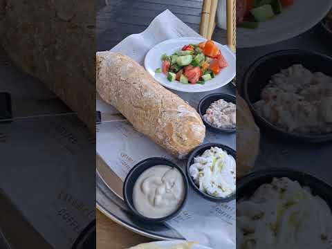 Израильский классический завтрак.