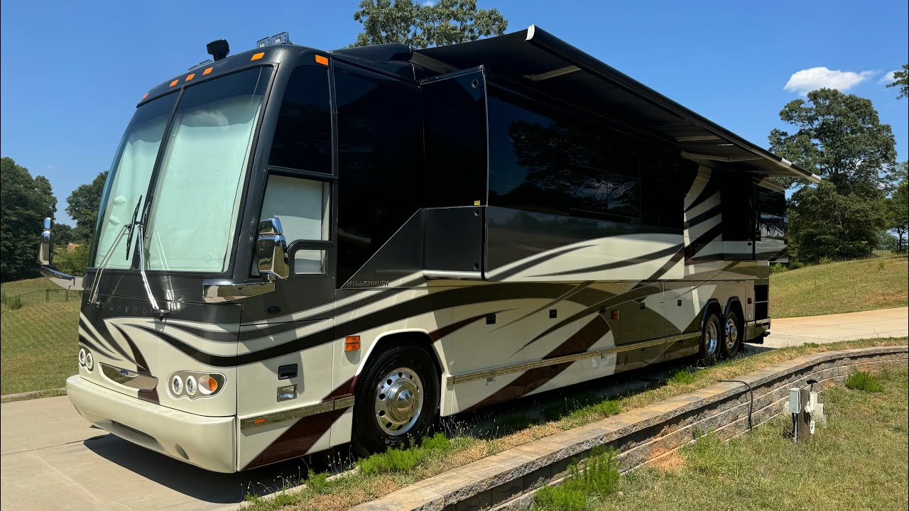 2005 PREVOST H3-45 MILLENNIUM double slides GARAGED KEPT $399950