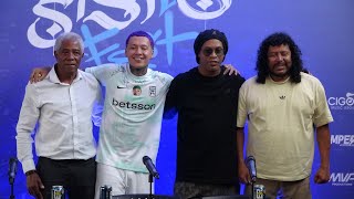 Ronaldinho, René Higuita, Pacho Maturana y Blessed, en rueda de prensa, previo al juego de revancha