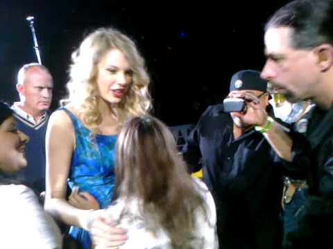 Madison and Miranda meet Taylor Swift