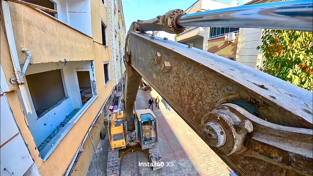 Yanlışlıkla Yan Binayı Deldik! | Özgür Yıkım Ekibi