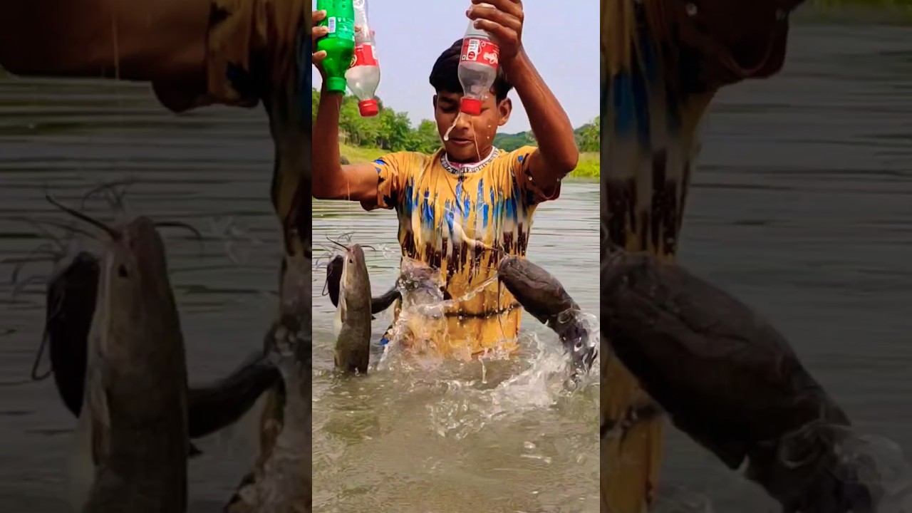 Wow! Amazing Plastic Bottle Hook Fishing Videos In The Village River #fishing #amazing #ytshorts