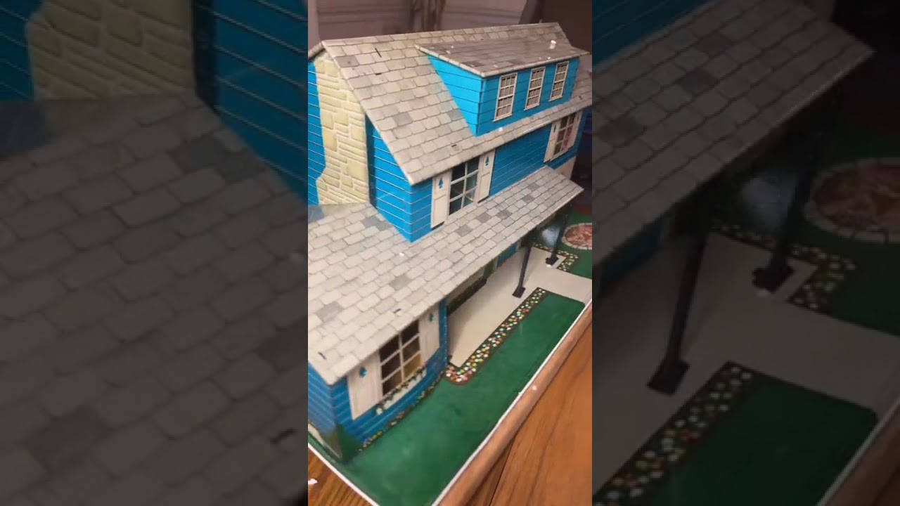let me share this very rare dollhouse 