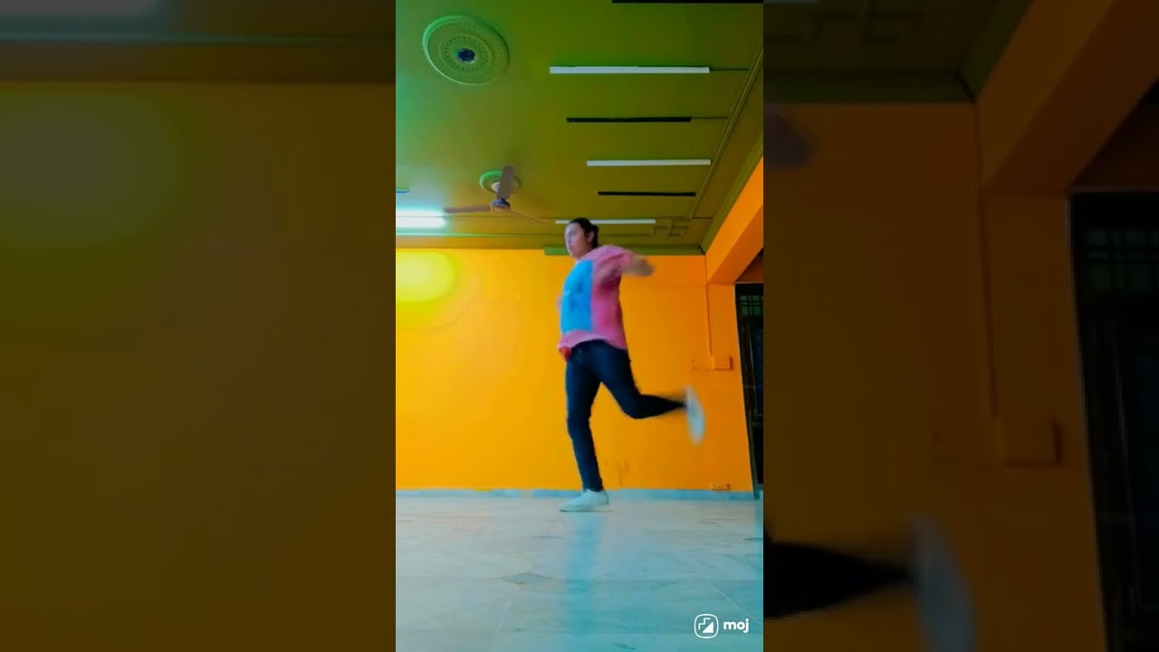 Engine ki Seeti mein Maro man Dole  