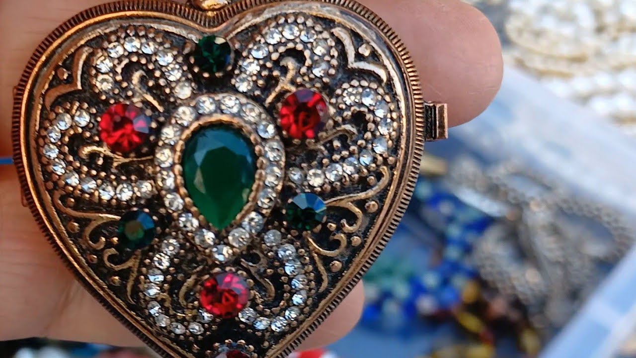 БАРАХОЛКА. БИЖУТЕРИЯ ИЗ  ЕВРОПЫ. ТВОРЧЕСКАЯ ФАНТАЗИЯ ДИЗАЙНЕРОВ ПРОСТО ЗАШКАЛИВАЕТ. 