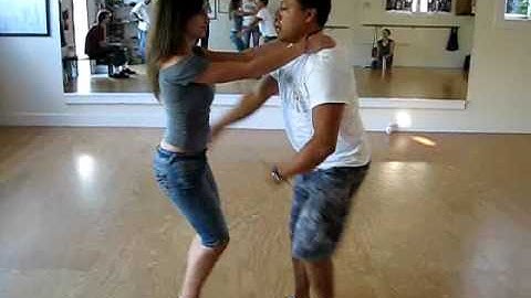 salsa partner combo class, august 23, 2009 salsaNseattle, victor and julia