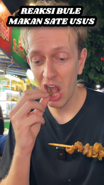 REACTION OF FOREIGNERS EATING INTESTINE SATISFIED FOR THE FIRST TIME IN INDONESIA