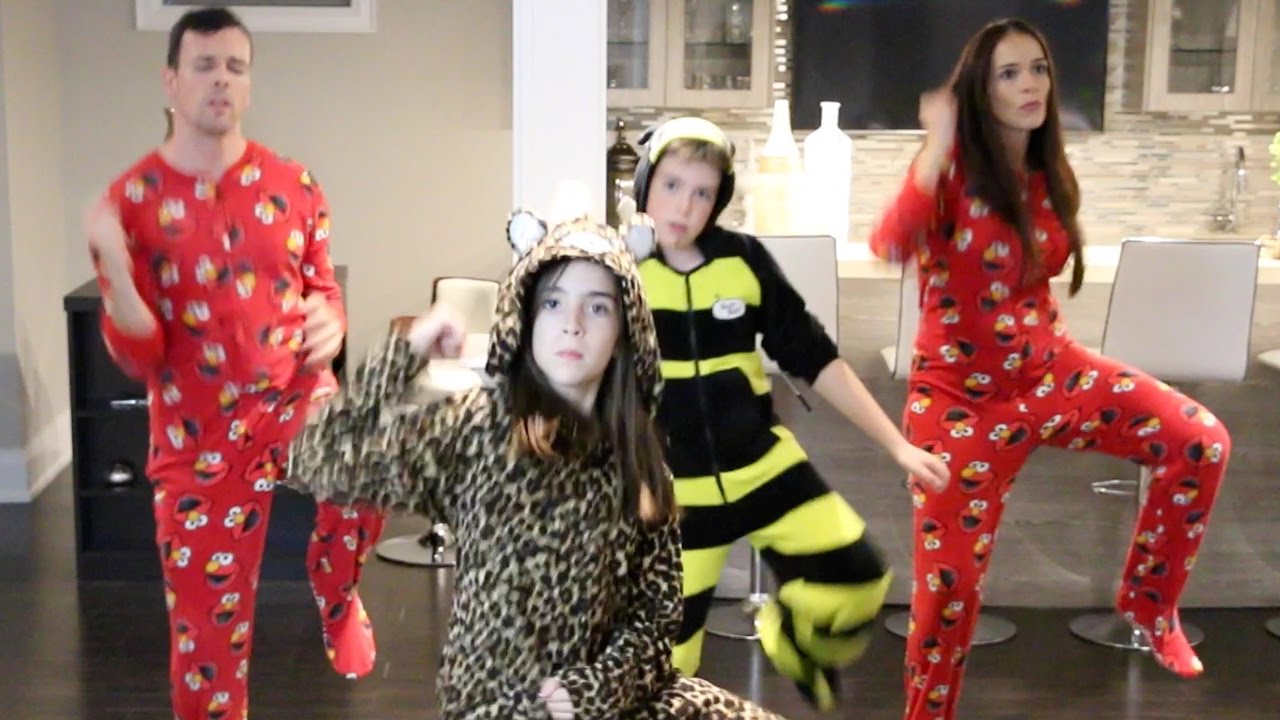 vlogs in spanish LITTLE GIRL TEACHES FAMILY A NEW DANCE! (JUJU ON THAT BEAT)