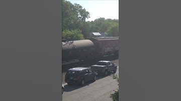 BNSF passing with CN trailing! (Railstream)