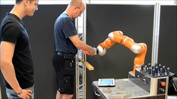 Fast Forward Video of an Operator Programming an Industrial Task