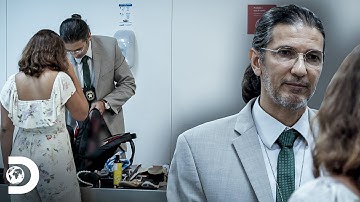 Passageiro é revistado por suspeita de contrabando | Aeroporto - Área Restrita | Discovery Brasil