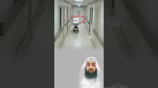 لم تجرؤ على الالتفات لكن إحساسا ثقيلا بخطر يقترب بدأ يضغط على كتفيها