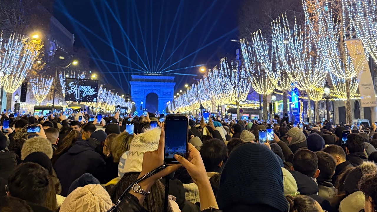 Happy new year Paris 2026,décembre 31 paris.nouvel an Paris 2026 ,paris er happy new year 2026 