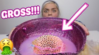 Unboxing 5 year old Bath Bomb and putting it in water🤮