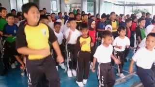 Bersenam Di Dewan SK larkin 1