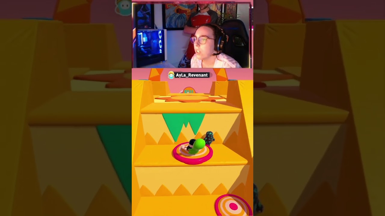 Teaching my wife how to play fall guys 😭🤣