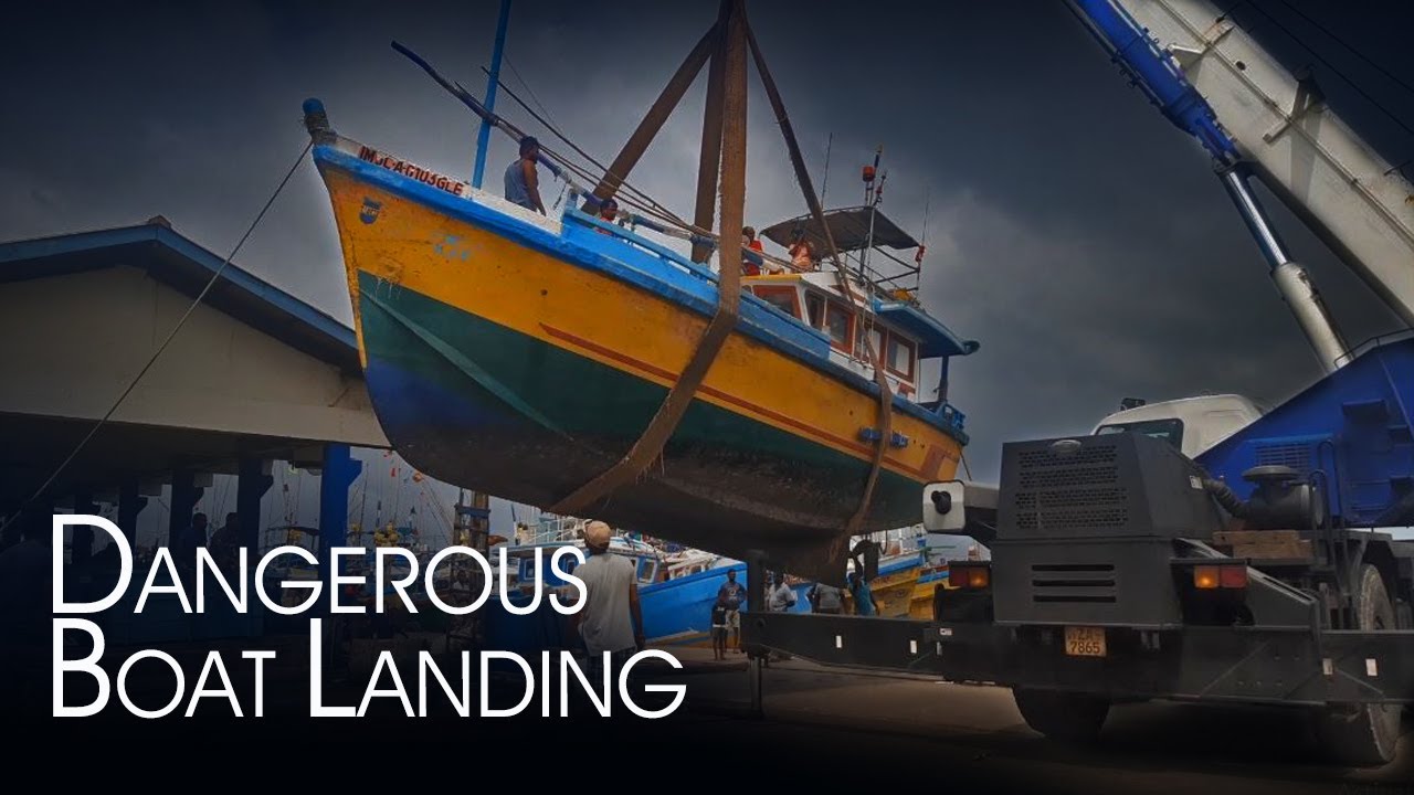 Hikkaduwa Harbor | Pick Up The Fish Boat | Sri Lanka