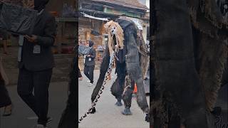 Serem Karnaval Mahluk Aneh