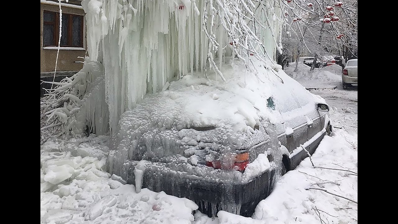 Слышал снег. Машина обледенела. Машина во льду. Обледеневшая машина. Машина вмерзла в лед.