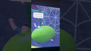 Gym trainer turns into an olive
Just one of the many bugs this game has? Gym trainer turns into an olive