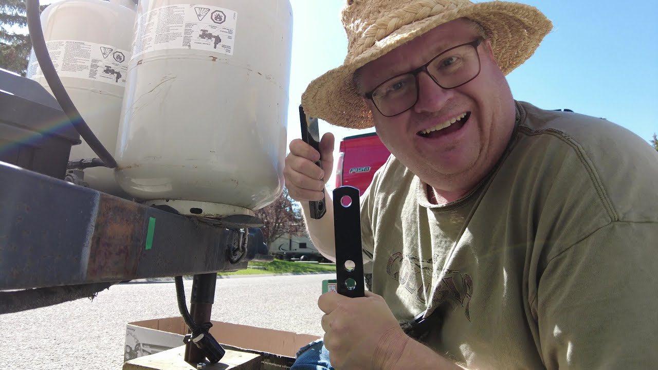 Installing a Fastway E2 Round Bar Weight-Distribution Hitch on Bella ...