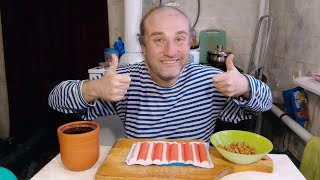 видео: Завтрак с Рыжулей. Крабовые палки, чай-чаёк, корм. Мукбанг. Обжор. Еда на камеру. Диета. Шизофрения. картинка: Завтрак с Рыжулей. Крабовые палки, чай-чаёк, корм. Мукбанг. Обжор. Еда на камеру. Диета. Шизофрения.