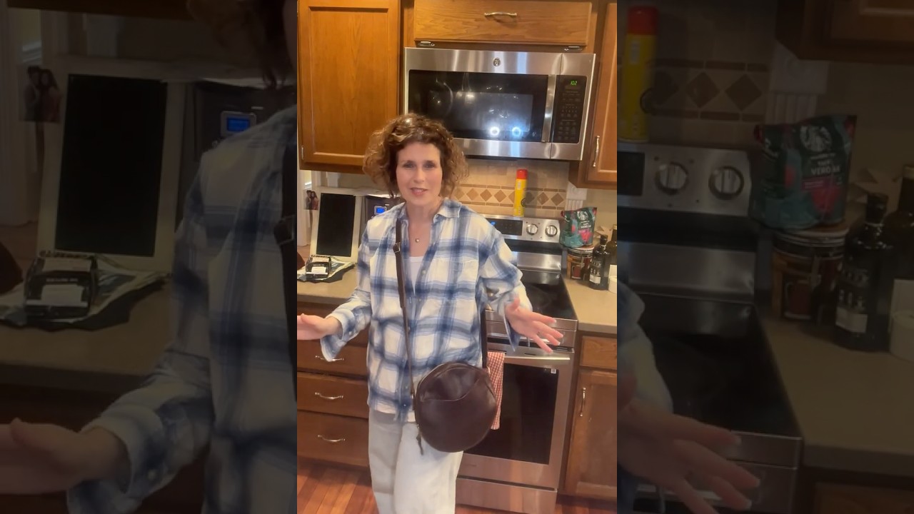 Portland Leather Goods Circle Crossbody Purse – MY HONEST REVIEW!