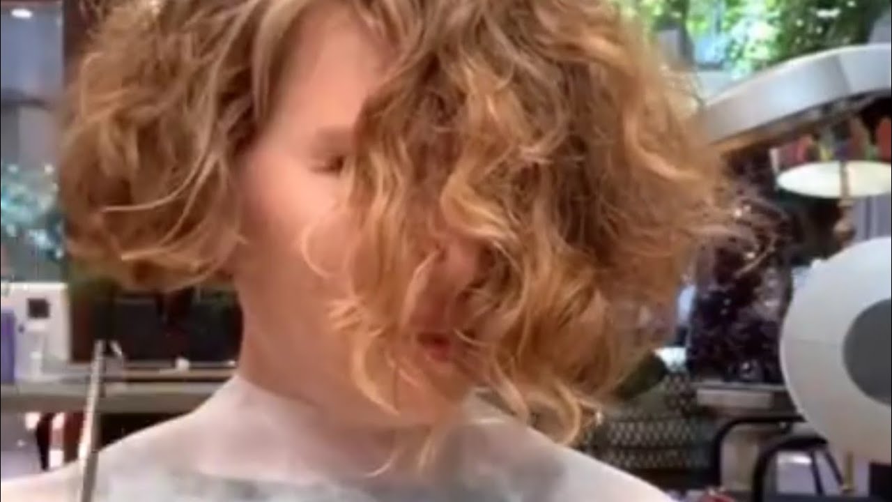 Cutting Very Curly Hair to a Chin Length Bob ✂️✂️