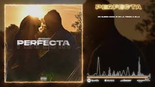 Video thumbnail of "MACKÍO - Perfecta (Video Lyric)"