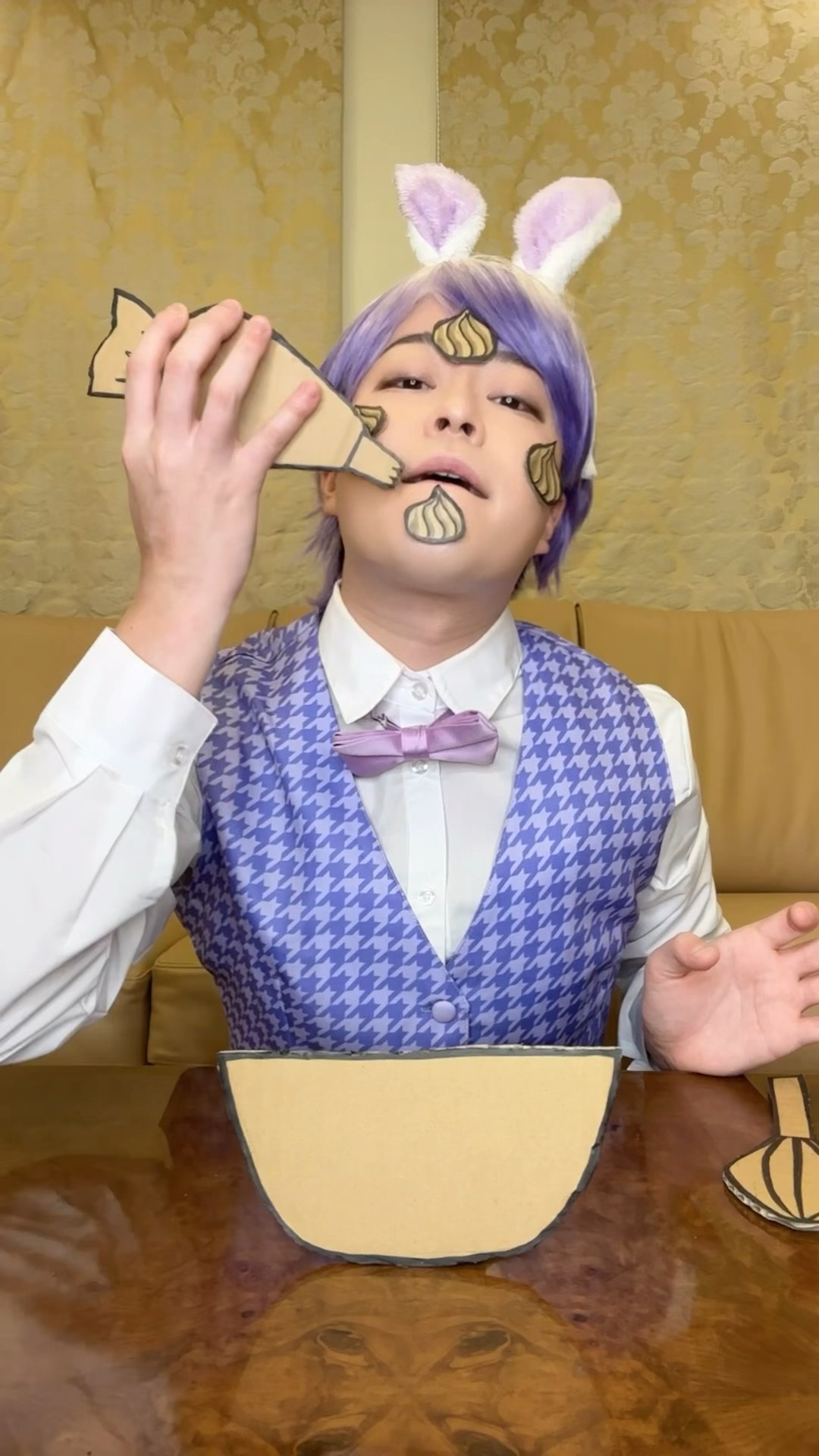 APPLY CARDBOARD CREAM TO ONE’S FACE！#asmr