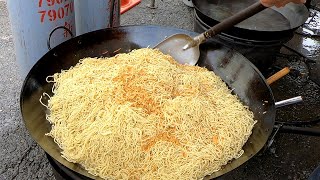 Гигантская жареная лапша - тайваньская уличная еда