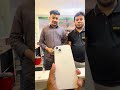 বিক্রি হচ্ছে আইফোন।