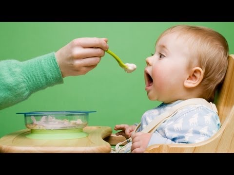 Video: Warum werden Babys mit silbernen Löffeln gefüttert?