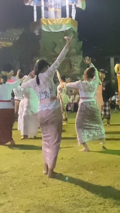 Detik-detik gadis bali kesurupan yg viral di medsos #tradisi #kesurupan #balineseculture
