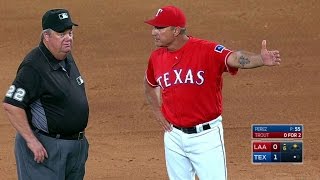 LAA@TEX: Banister gets tossed after Angels challenge