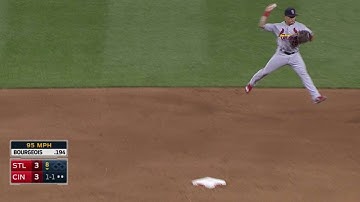 STL@CIN: Wong ranges to his right, nabs Bourgeois
