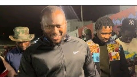 Hé regardez l’arrivée très mouvementée du roi des arènes Modou Lo a Sénégal Japon