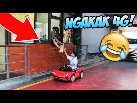 PRANK BOCIL KE DRIVE -THRU NAIK MOBIL MAINAN! MBAKNYA HERAN SAMPAI NGAKAK WKWKW